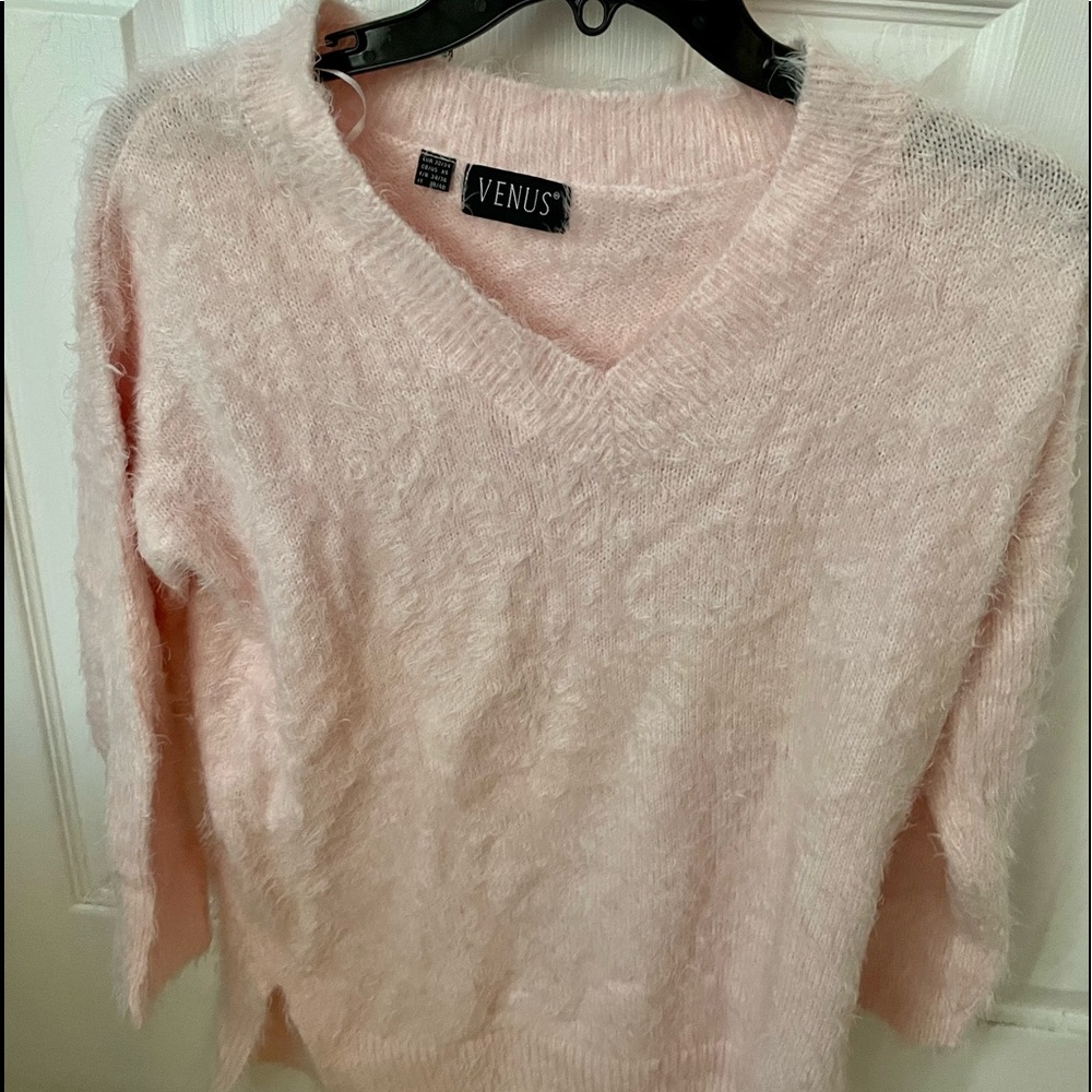VENUS Fuzzy V-neck oversized sweater Light pink. Side opening. Extra soft.XS (2)